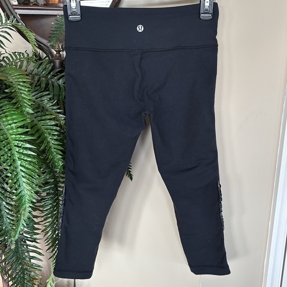 Lululemon Black Cropped Capri Pants Reflective Ruffle Workout Activewear Tights - Picture 2 of 15